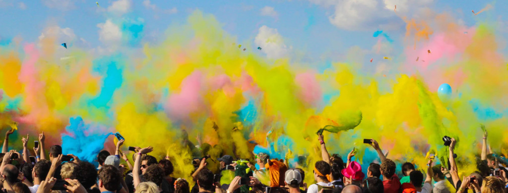 Holi checklist for woen - things not to miss - Global Fashion Street